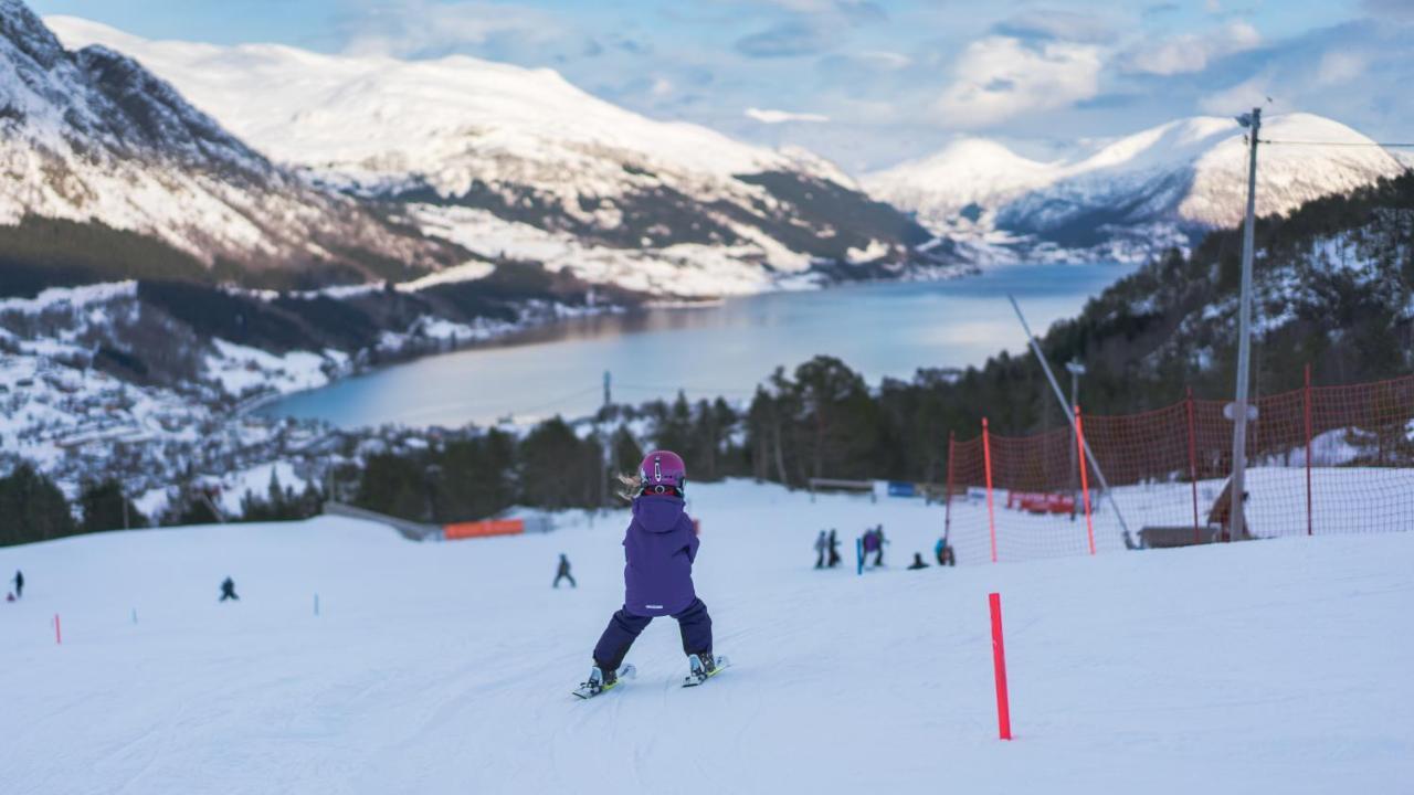 Jolstraholmen Camping Og Hytter Vassenden Kültér fotó