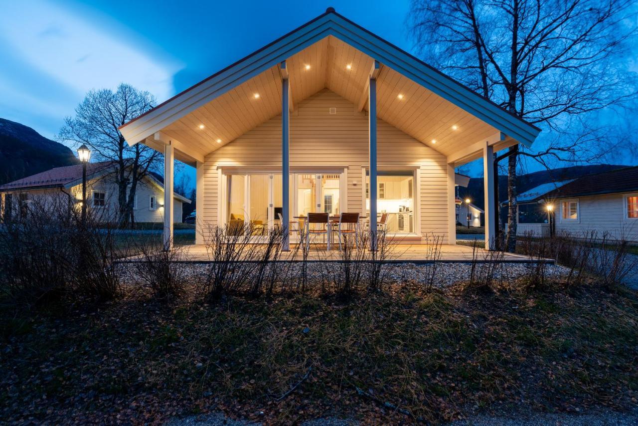 Jolstraholmen Camping Og Hytter Vassenden Kültér fotó
